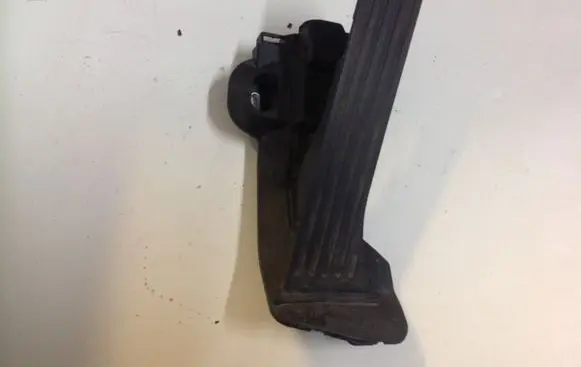 Volkswagen Golf V Accelerator throttle pedal 1K2721503M