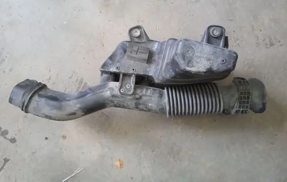 Toyota Prius+ (ZVW40) Intake resonator 