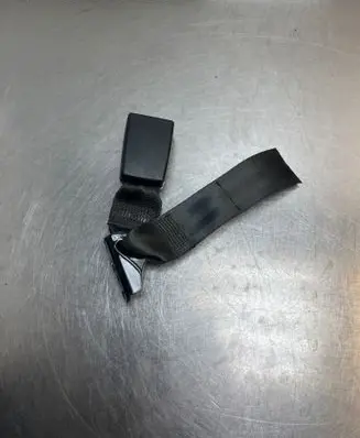 Volkswagen Golf VI Middle seatbelt (rear) 5C6857740