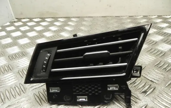 Volkswagen PASSAT B8 Rear air vent grill 3G1819701E