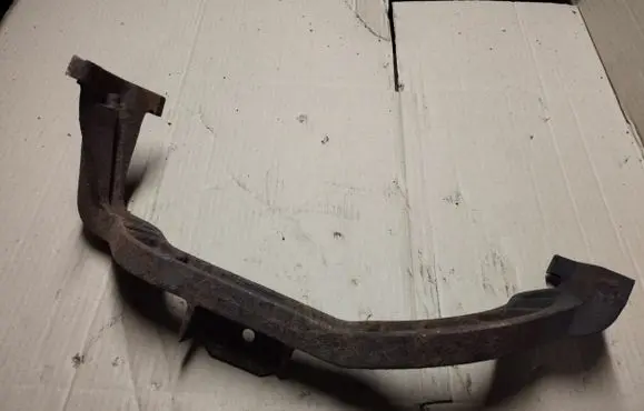 Ford Taurus Engine mounting bracket