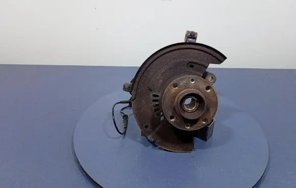 Renault Clio I Front wheel hub spindle knuckle
