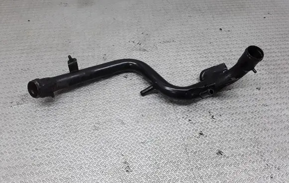 Volkswagen PASSAT B5.5 Engine coolant pipe/hose