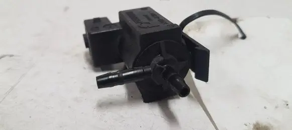 BMW 5 F10 F11 Turbo solenoid valve 7810831 70231800