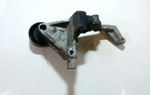 Engine mounting bracket