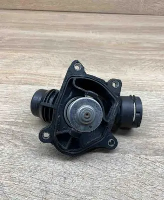 BMW 5 E60 E61 Thermostat 2248038