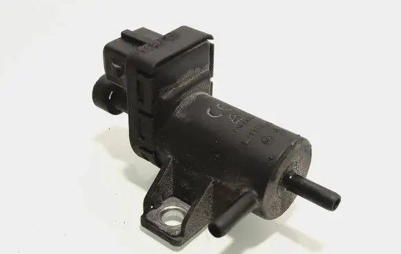 Nissan X-Trail T31 Vacuum valve 8200762597