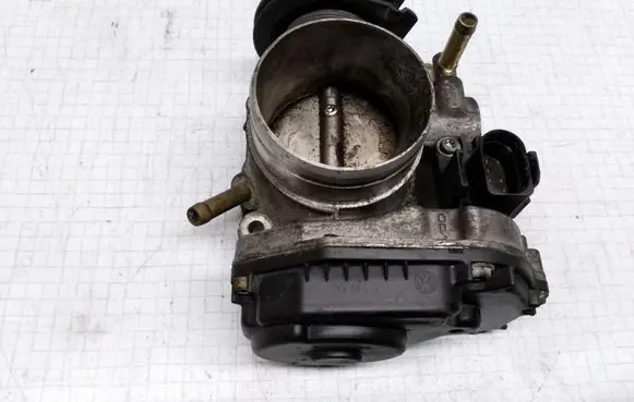 Volkswagen Golf IV Throttle valve 06A133064J 408237111 408237012