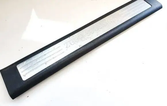 Mercedes-Benz ML W164 Front sill trim cover a1646803435