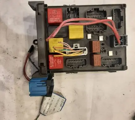 Renault Espace - Grand espace IV Fuse module 8200283811 518831003 8200004201E