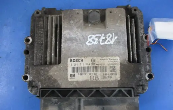 Opel Astra H Engine control unit/module ECU 55560810DB