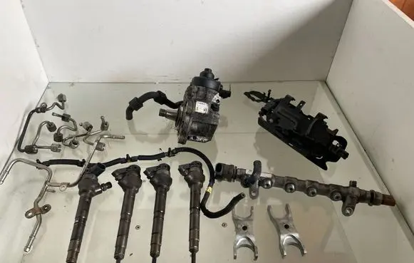 Volkswagen Touran II Fuel injection system set 03L130755D 0445010514 03L130277Q