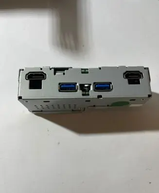 Land Rover Discovery 5 USB socket connector GJ3219E130AD 130AD