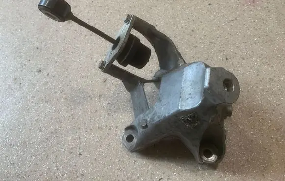 Audi Q7 4M Engine mounting bracket 4M0199307AF 4M0199869AL