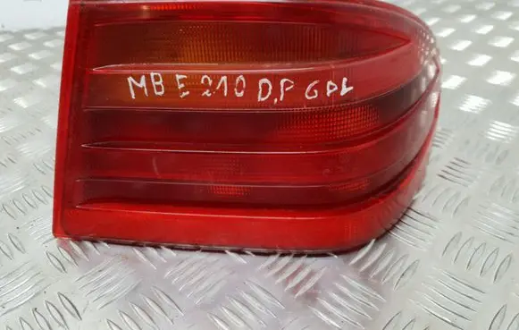 Mercedes-Benz E W210 Rear/tail lights A2108204464