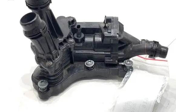 Skoda Octavia Mk4 Thermostat/thermostat housing 05L121111Q