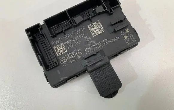 Audi A5 Door control unit/module 8W0959592H