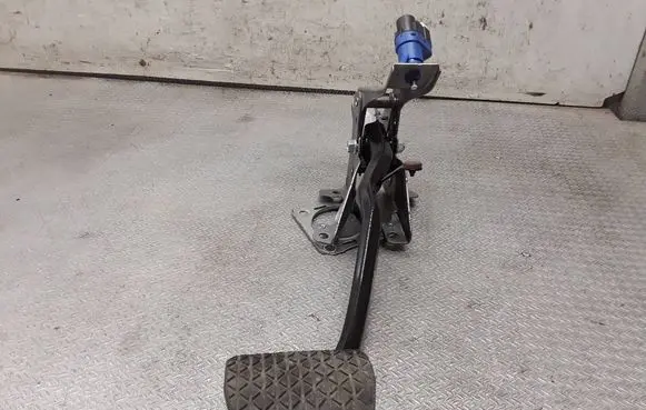Mazda 6 Brake pedal 