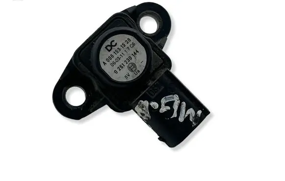 Mercedes-Benz A W169 Air pressure sensor A0061531528 06031117C6 0261230144