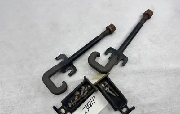 Jeep Grand Cherokee Tie down hook / loop 
