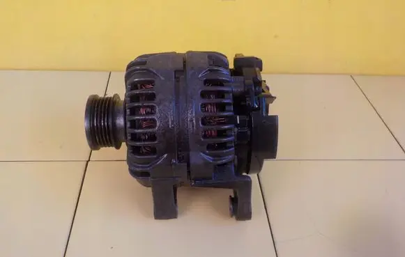 Opel Corsa D Generator/alternator 13SP57