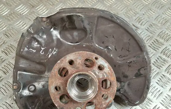 Mercedes-Benz GLK (X204) Front wheel hub A2044211120