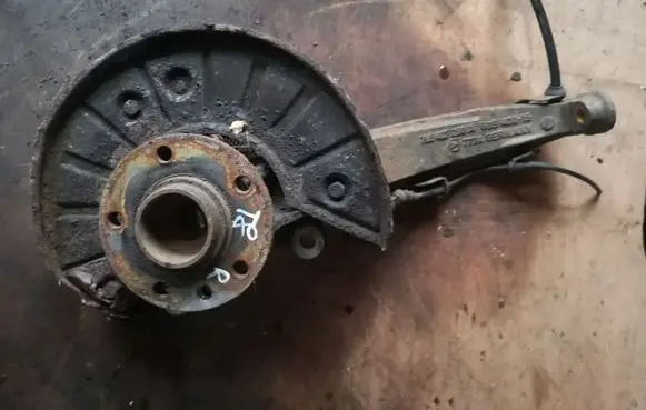 Volkswagen Touareg I Front wheel hub