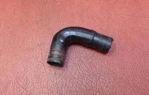 Renault Trafic III (X82) Engine coolant pipe/hose
