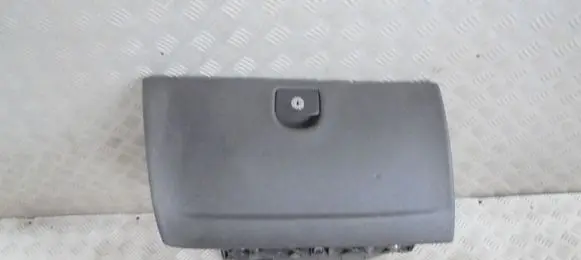 Peugeot 407 Glove box