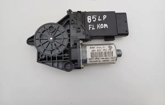 Volkswagen PASSAT B5.5 Front door window regulator motor 3B4837751PD 0130821697