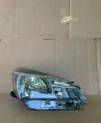 Toyota Yaris Headlight/headlamp