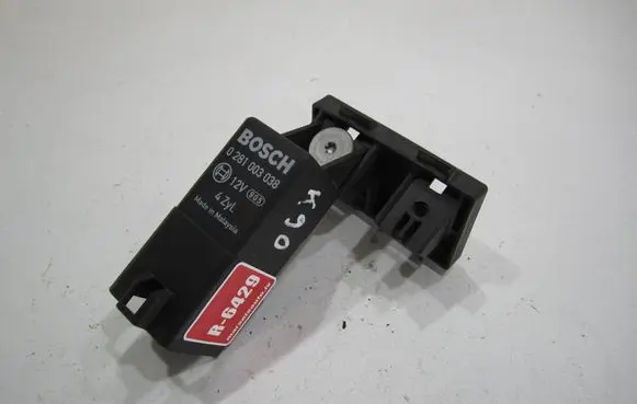 Skoda Octavia Mk2 (1Z) Glow plug pre-heat relay 038907281D