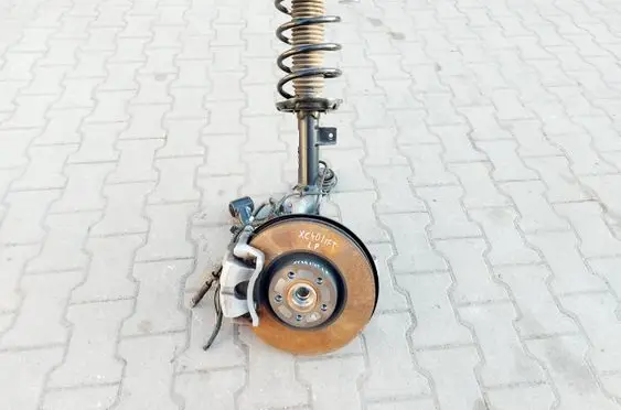 Volvo XC40 Front shock absorber/damper 32221856