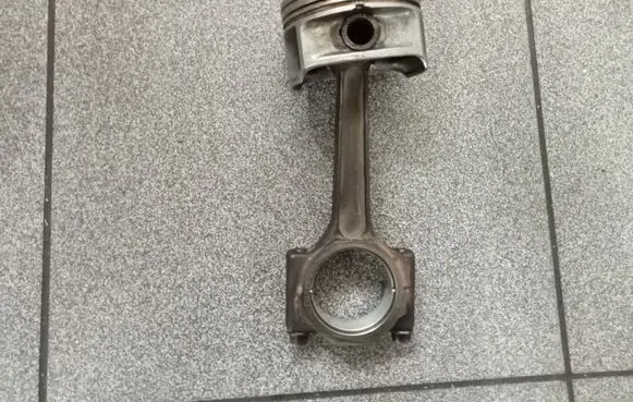 Mini One - Cooper R50 - 53 Piston with connecting rod 77L27