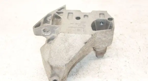 Engine mounting bracket