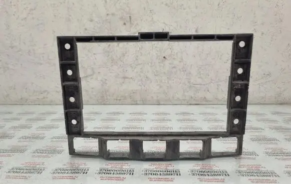 Volkswagen Touareg I Radio/GPS head unit trim 7L6857318