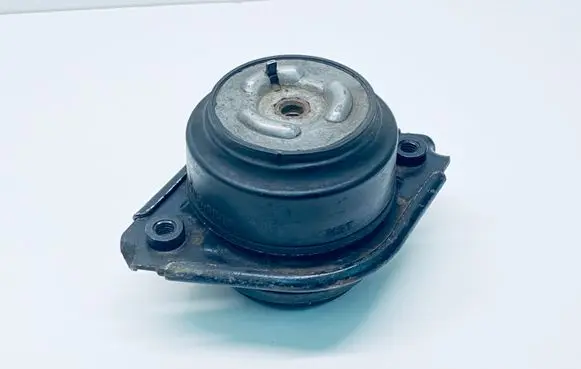 Mercedes-Benz ML W164 Engine mount bracket A2512403117