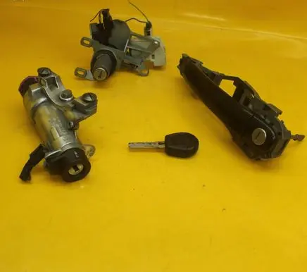 Seat Toledo II (1M) Ignition lock 4B0905851C 1M5827297C 3B0837885886