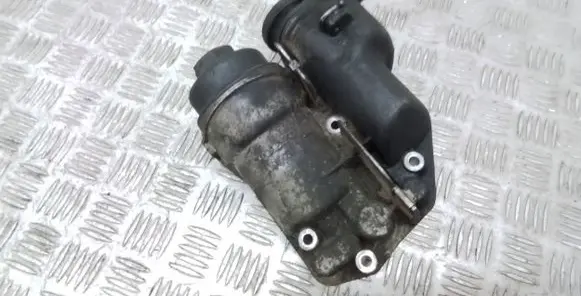 Volvo XC70 Oil filter mounting bracket 30677920