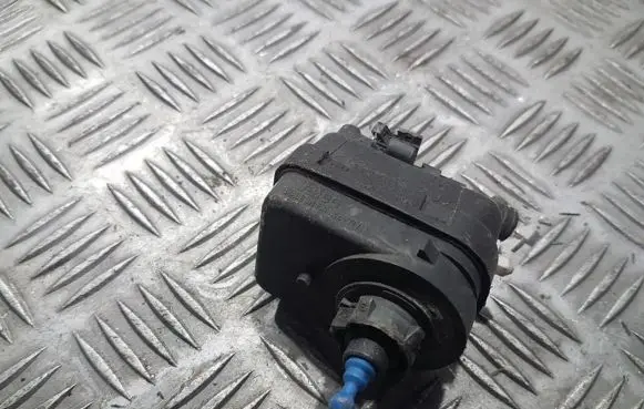 Headlight level adjustment motor