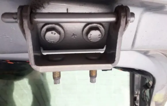 Ford Mondeo Mk III Tailgate/trunk/boot hinge