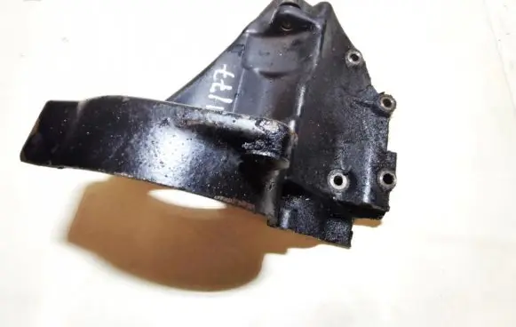 Peugeot 106 Engine mounting bracket 9616422580