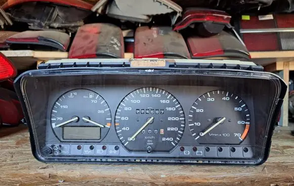 Volkswagen PASSAT B3 Speedometer (instrument cluster) 357919059A 357919039D 357919059D