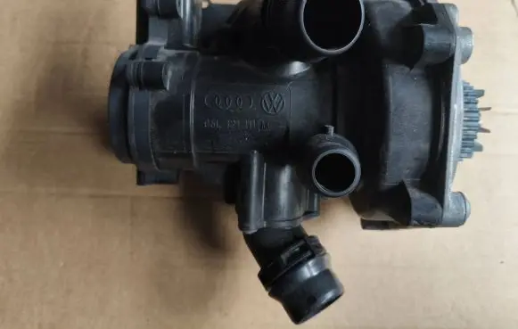Porsche Macan (95B) Water pump 06l121111m