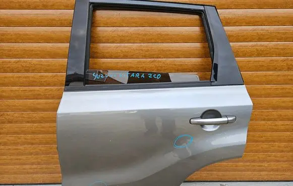 Suzuki Vitara (LY) Rear door