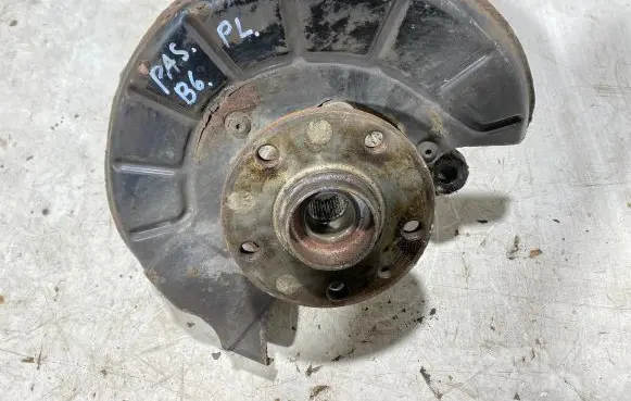Volkswagen PASSAT B6 Front wheel hub spindle knuckle