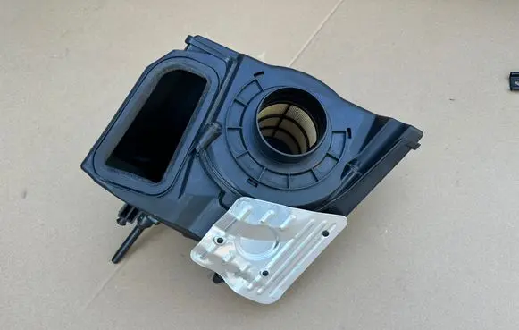 Audi A5 Air filter box 8W0133837AB