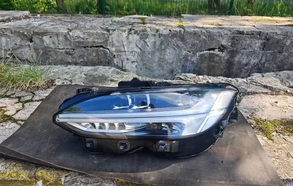 Volvo S90, V90 Headlight/headlamp 32342464