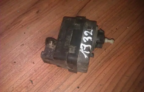 Renault Laguna I Headlight level adjustment motor 