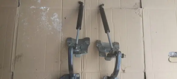 Honda Accord Tailgate strut 